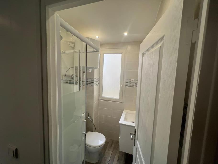 Quiet & Bright 15min Away From Paris Apartment