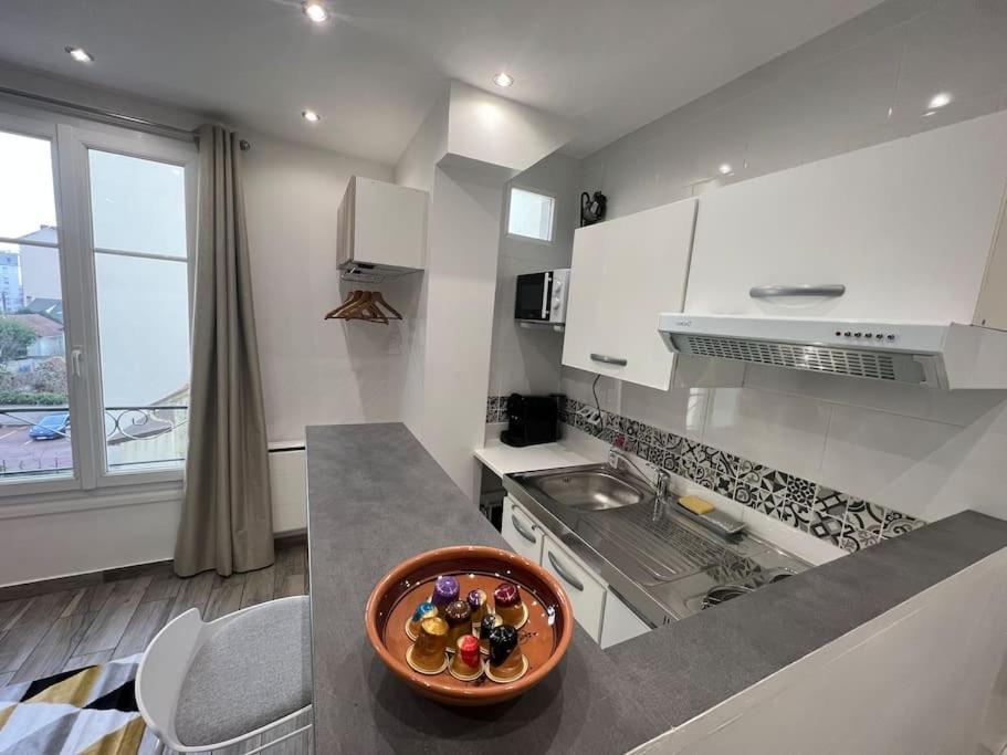 Apartment Quiet & Bright 15min Away From Paris